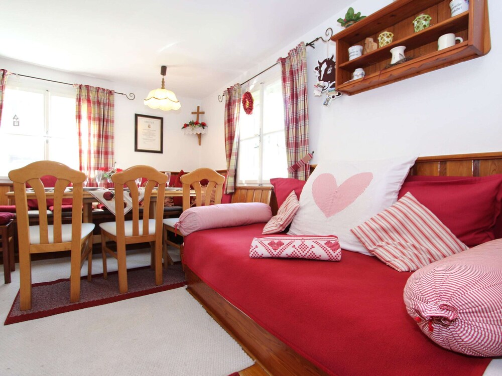 Cozy Chalet in Bramberg am Wildkogel with Sauna near Ski Lift