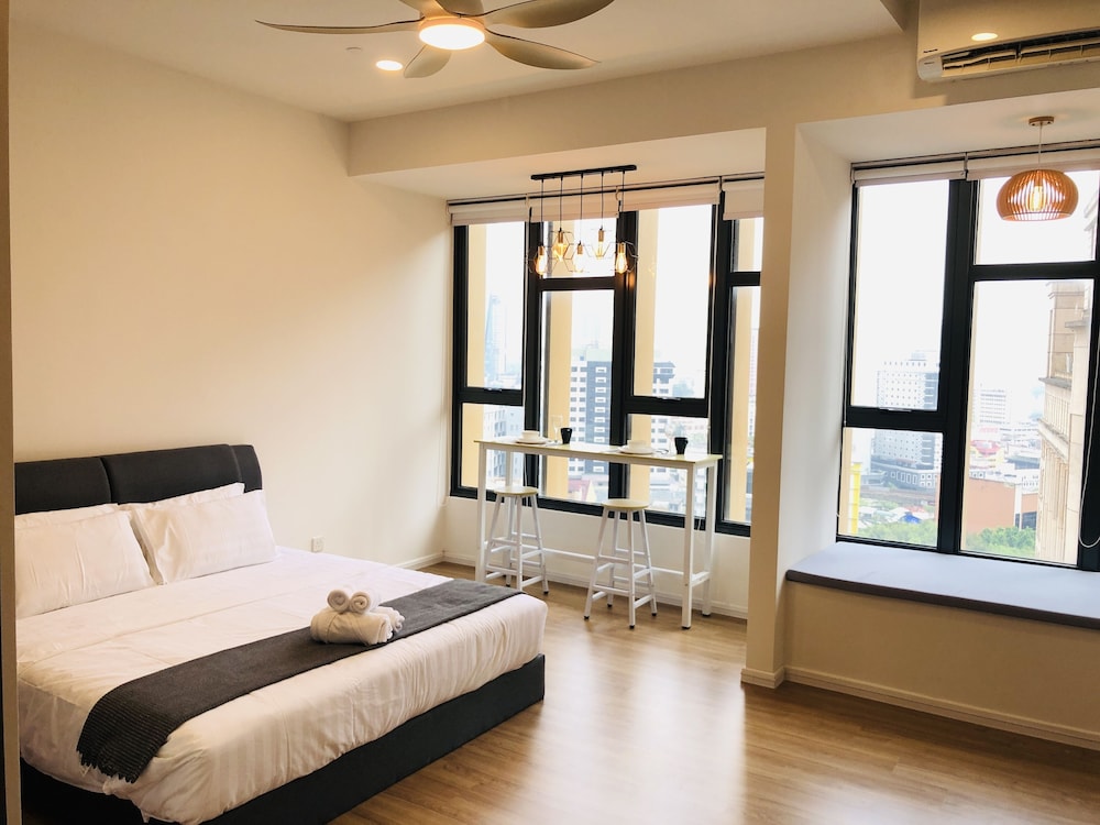Ceylonz Suites by Roomy