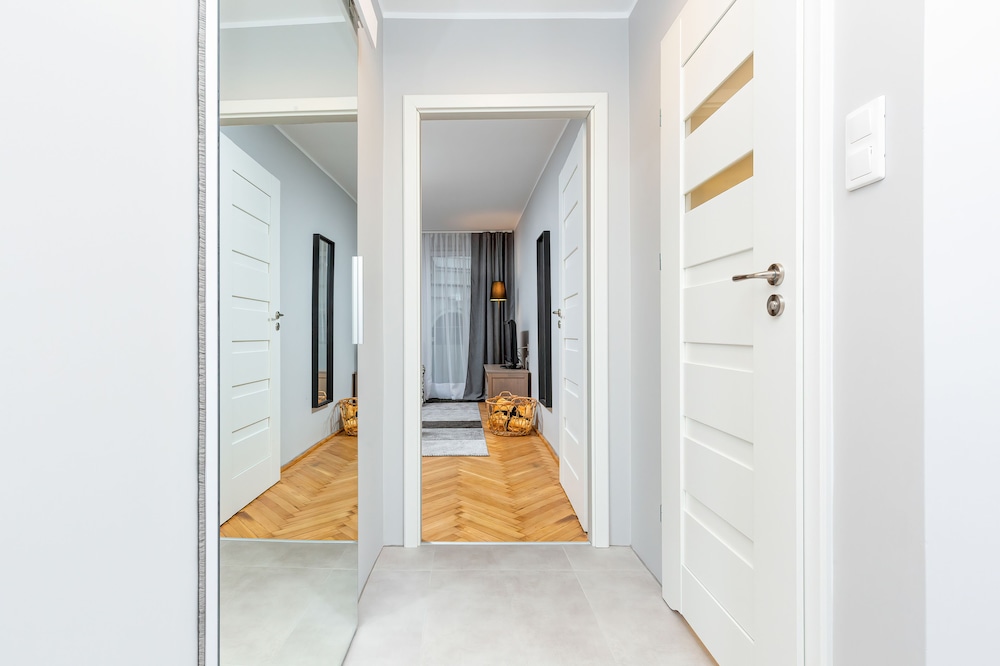 Apartments Warsaw Kredytowa by Renters view 3