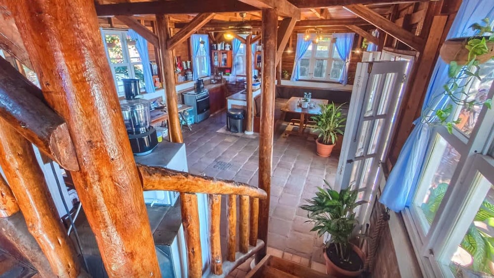 Balcony Bedroom Suite w Romantic Sunsets - AC - Pool