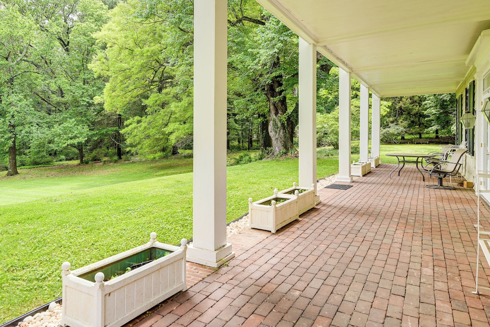 16 Mi to Baltimore: Spacious Home in Owings Mills!