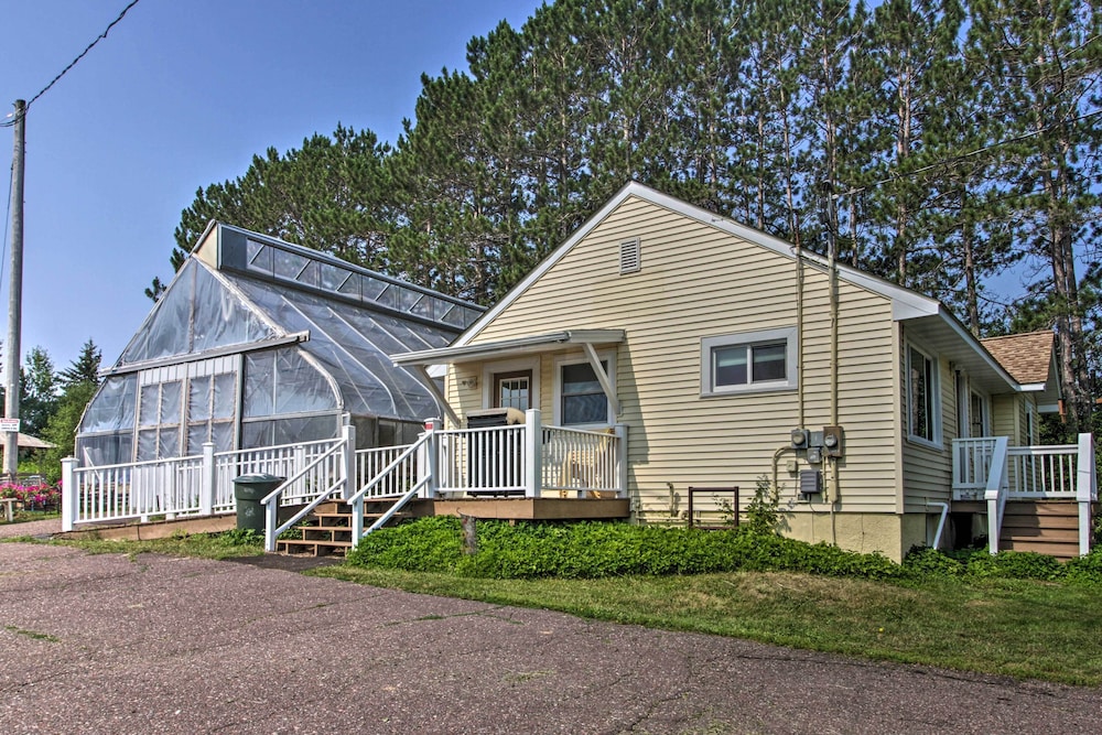 Cozy Getaway: 5 Miles to Duluth & Lake Superior! view 5