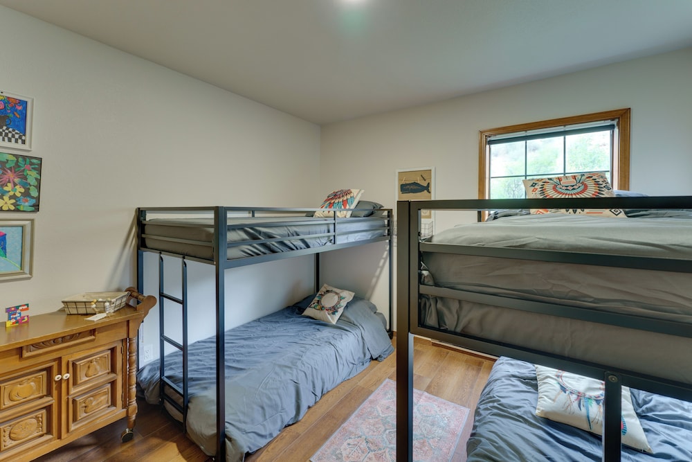 Red River Home w/ Ski Slope, Mtn & River Views!