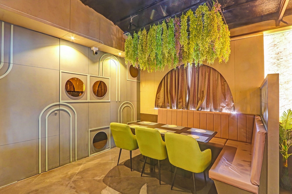 Fabhotel Blue Moon