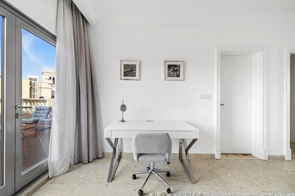 5BR M Private Villa Direct Beach Access