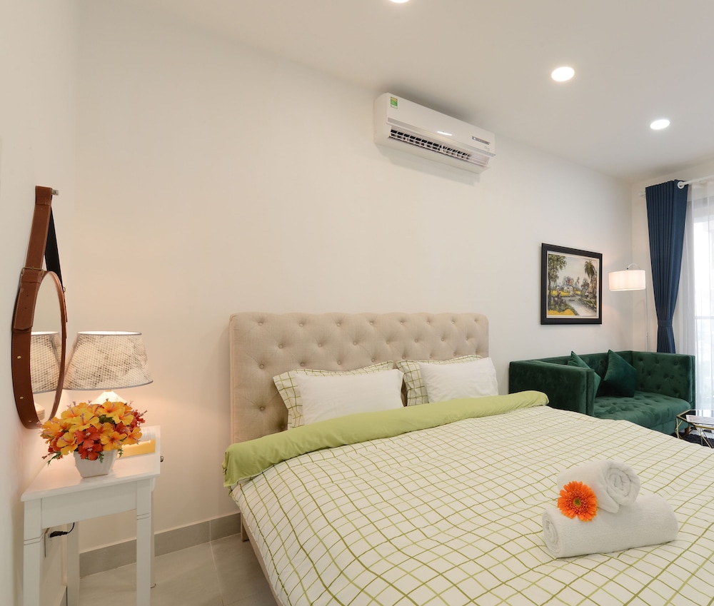 Jennifer House - Millenium Apartment