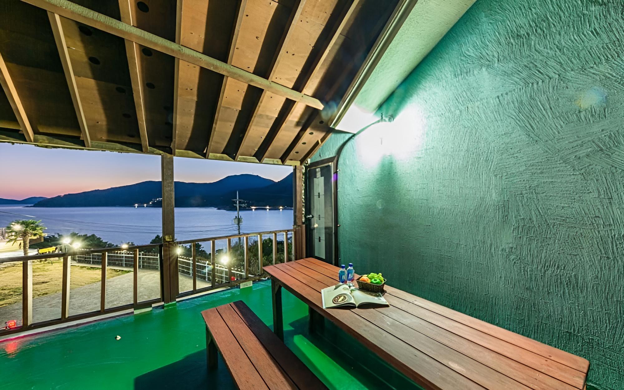 Geojedo Between the Sky and Sea Pension view 4