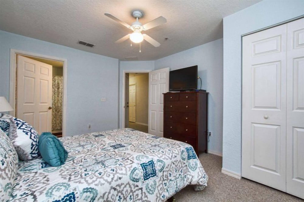Great location 4Bed 3bth Townhouse with kids themed room view 4