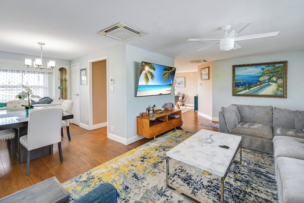 'the Waterfront Cottage' w/ Dock in Goodland!
