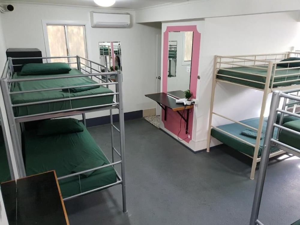 Backpackers In Paradise Resort - Hostel