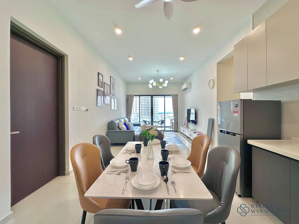Country Garden Danga Bay Sea View Homestay by Stayrene