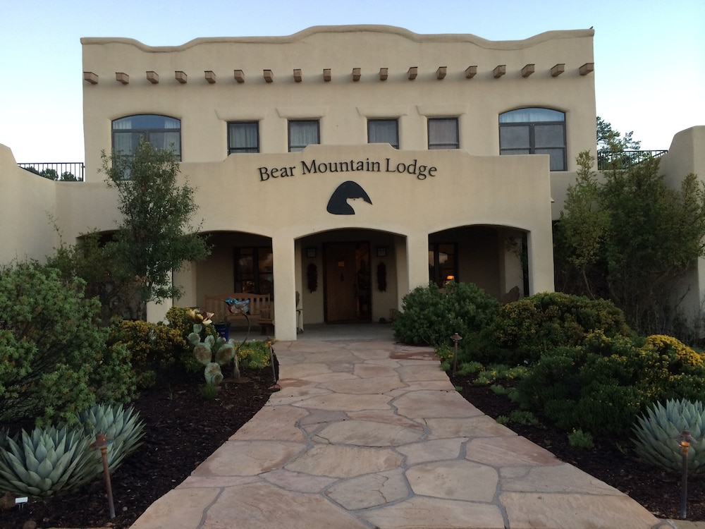 Bear Mountain Lodge
