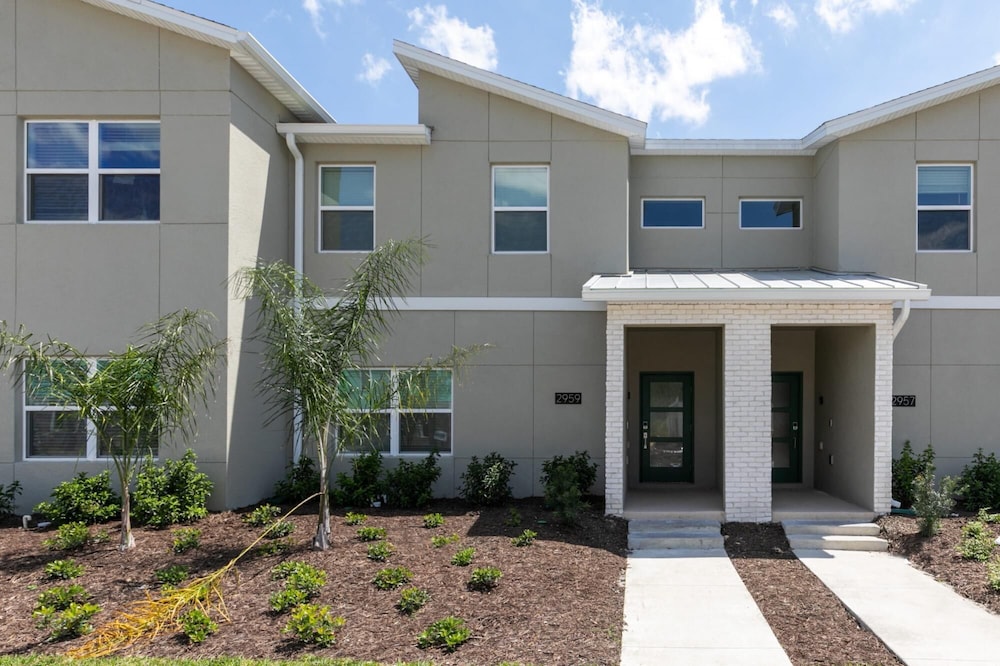 New Amazing Townhome With Private Pool Near Disney - Image 1