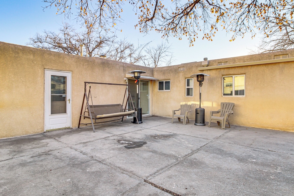 Cozy Home w/ Grill & Games in Albuquerque!