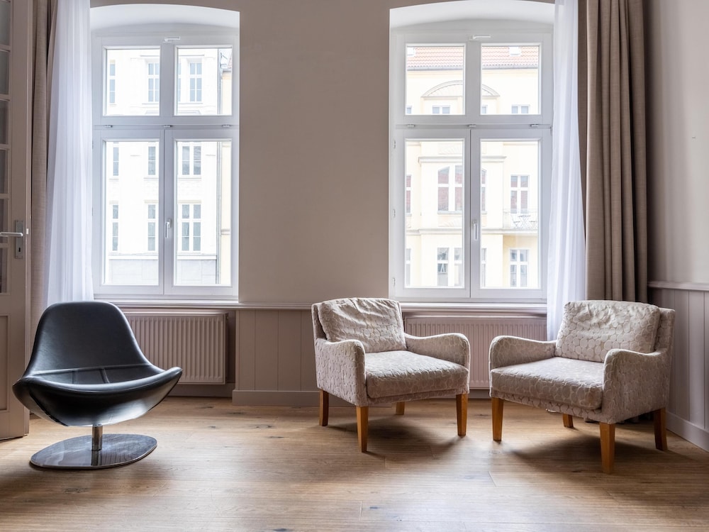 Schoenhouse Avenue by Limehome