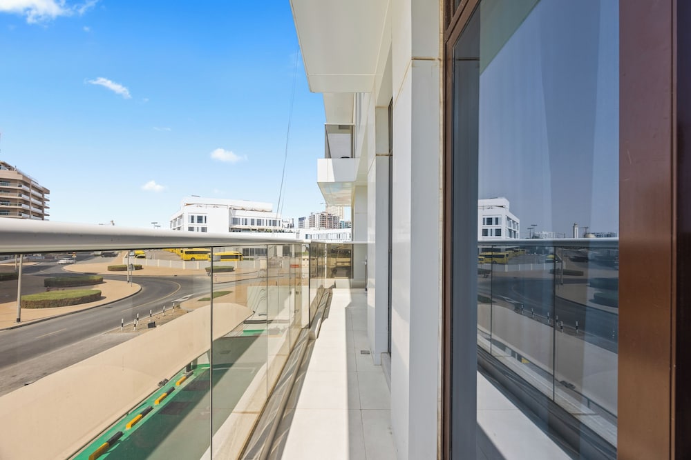 Calm Balcony Apartment with Pool Access