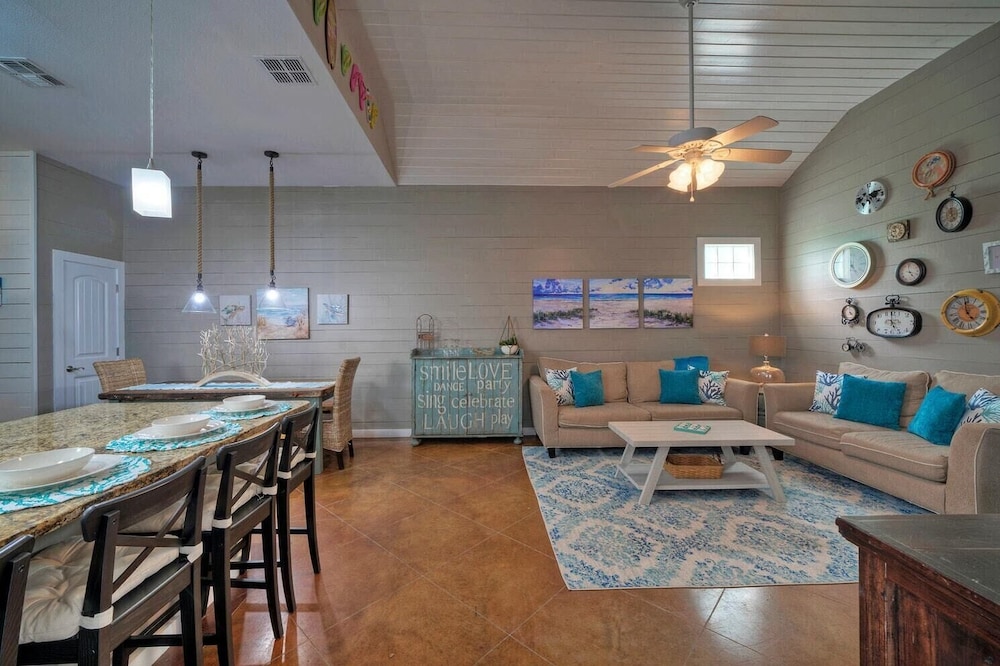 Shared Resort-style Pool, Playground, Patio w/ Bar Tidal Times by Avantstay