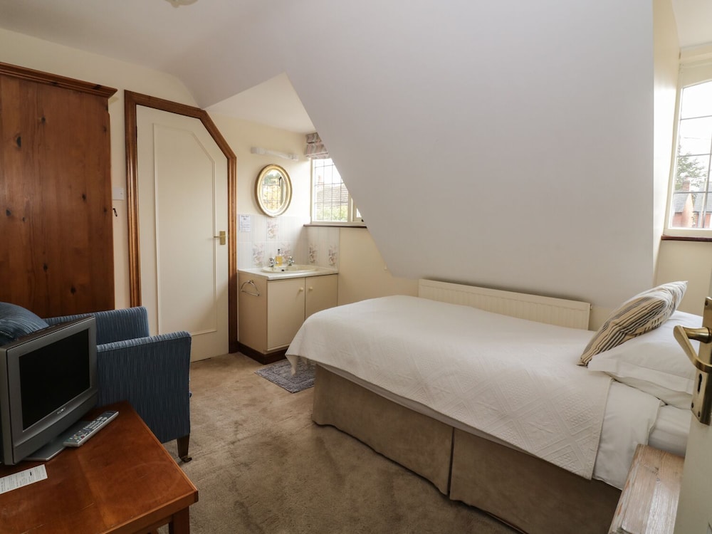 The Lodge off High Street view 3