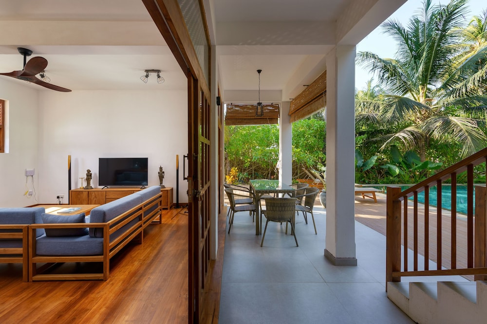 Kandakuliya Sunrise Beach Villas