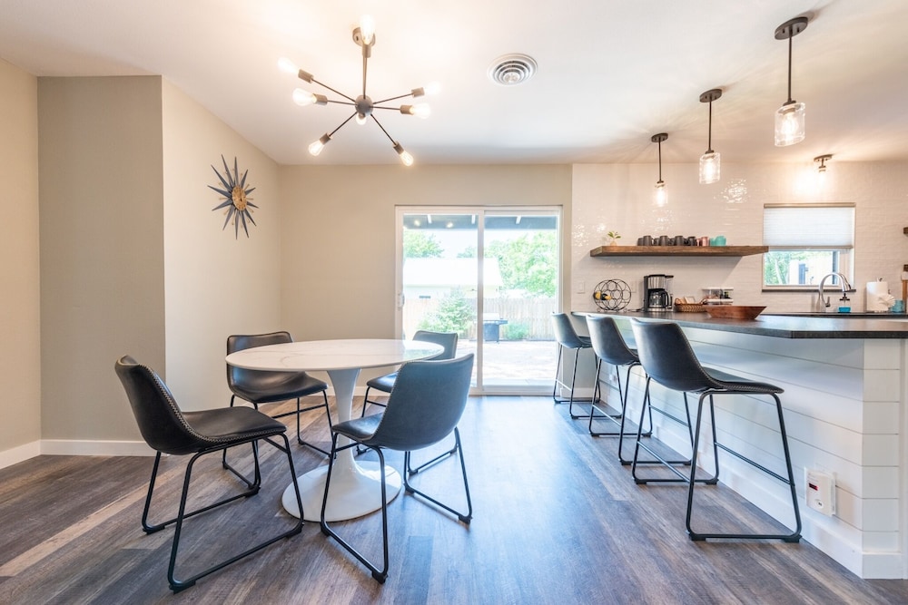Zander Haus 3 Bedroom Home by RedAwning