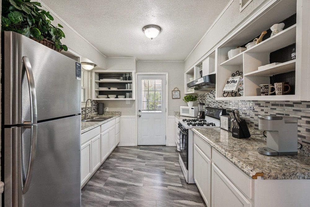 Cozy Temple Home Fenced Yard & Wi-fi 3 Bedroom Home