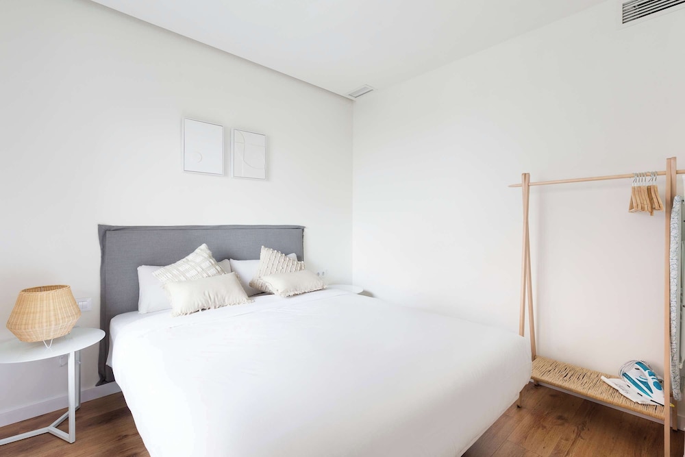 Urban Chill Apartments By Olala Homes
