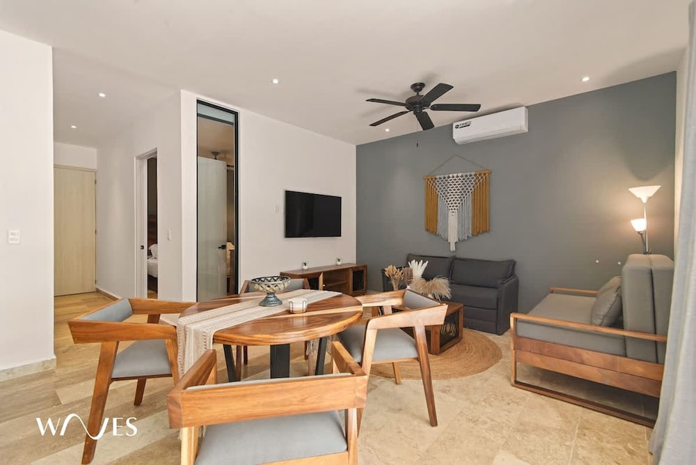 Great Located w Private Pool Fully Equipped Gym