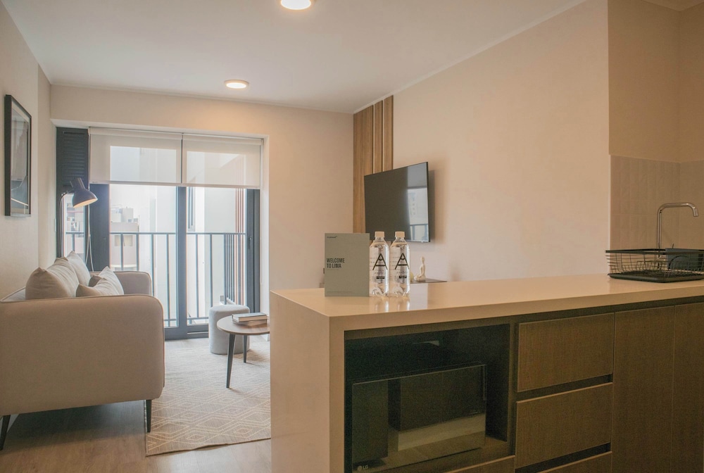 w Bright 2BR w Balconny in Miraflores