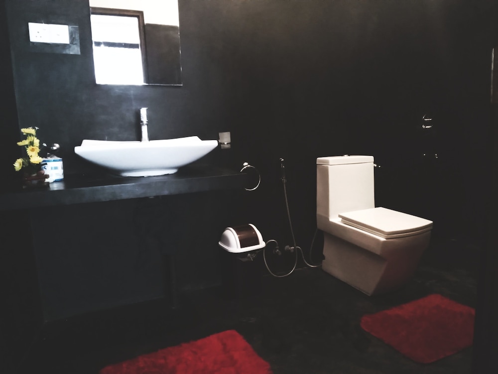Monarch ella