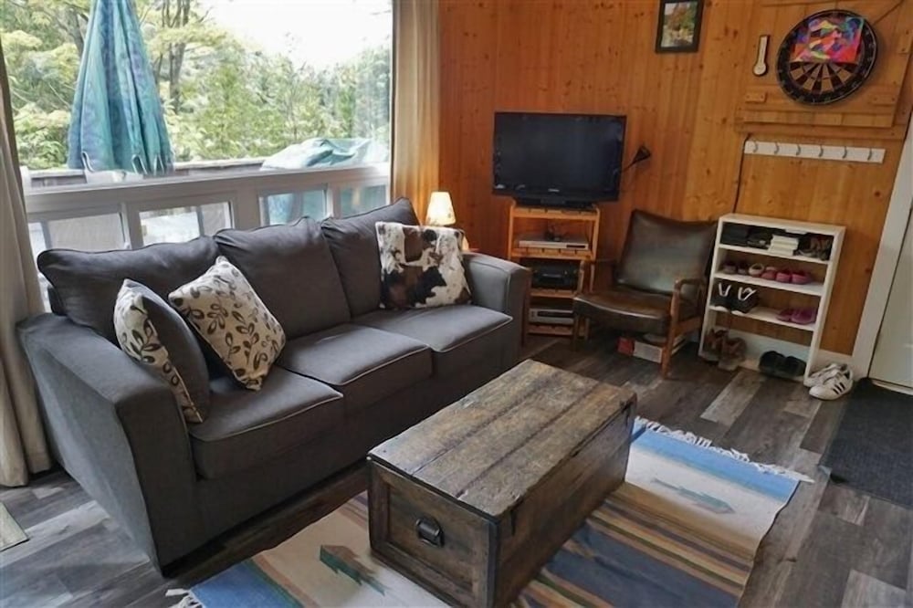 156 Eels Lake 2 Bedroom Cottage