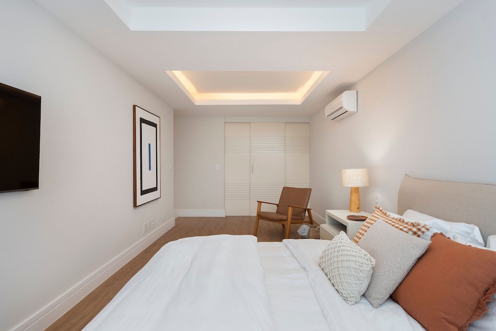 Copacabana – Av. Atlântica | 4 quartos, Vista Mar, 1 min praia de Copacabana - por Casapē Rio