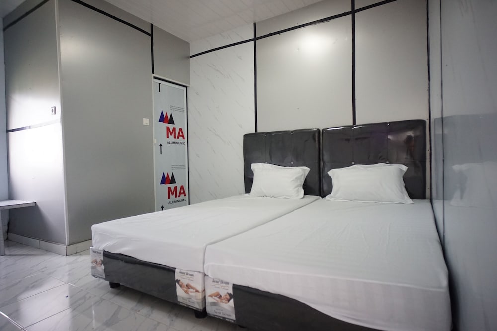 OYO 94903 Akasia Guesthouse
