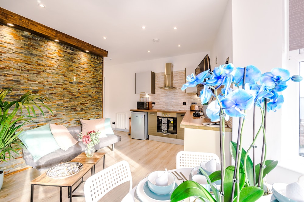 Hotel Stay With Empire- Dickson Road