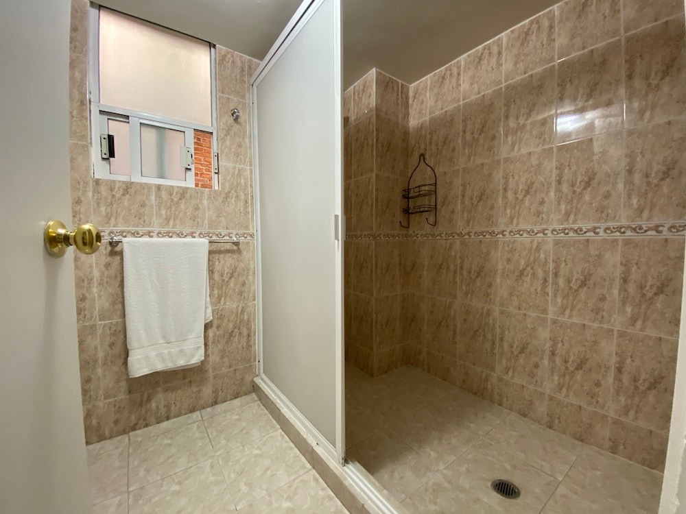 G K Suites Duraznos