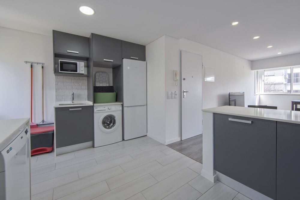 Olivais Modern by Homing