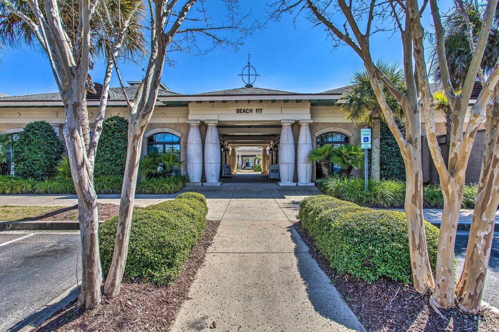 Resort Perks & Pools: Townhome By Barefoot Landing view 5