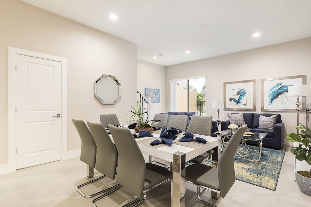 Summerville Vacation Homes by Columbia Management