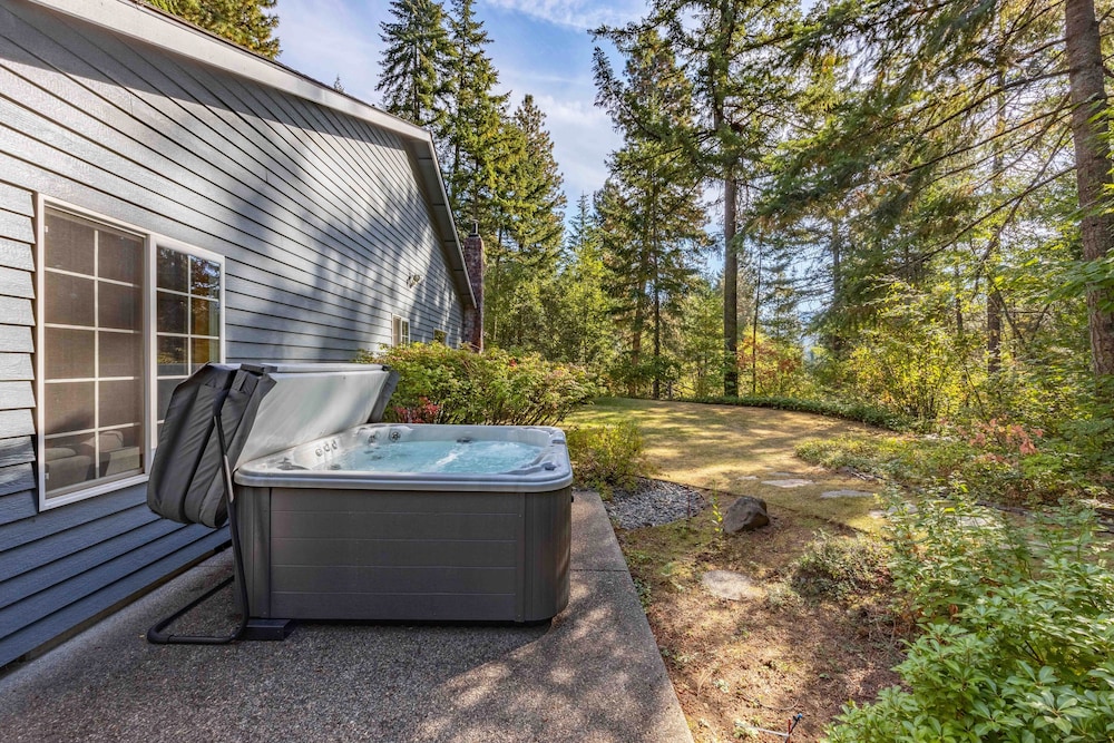 Green Mountain Escape 30 Day Minimum 3 Bedroom Home by Redawning view 3