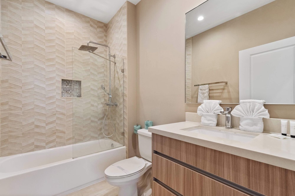 Chic Disney Villa Stunning Patio, Resort Amenities & Minutes From Parks