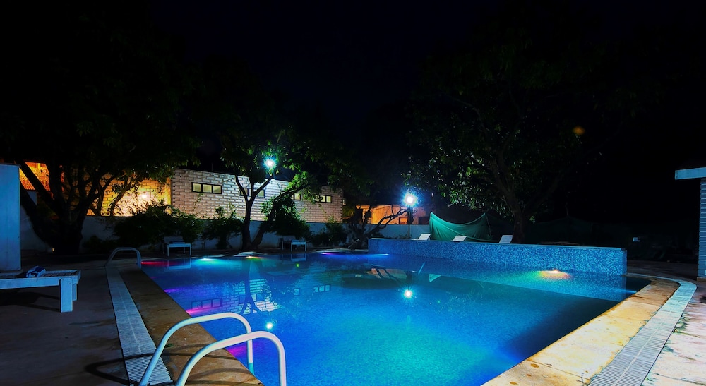 Tuskar's Riverside Resort