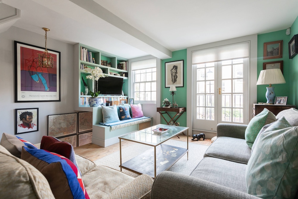 Royal Crescent Mews by Onefinestay