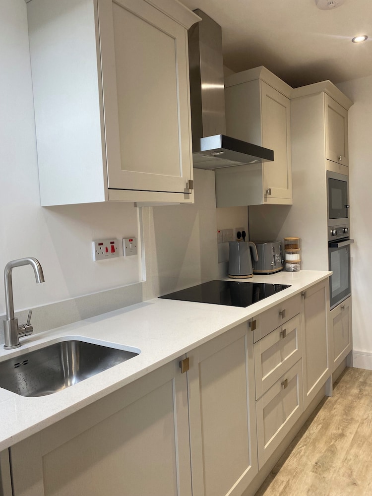 Central Paisley Apartment- Airport/glasgow Access