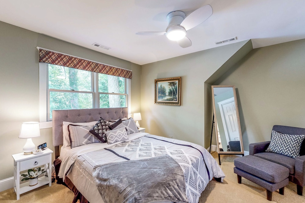 Waterfront Allergy-free 4br, Dock & Home Theater