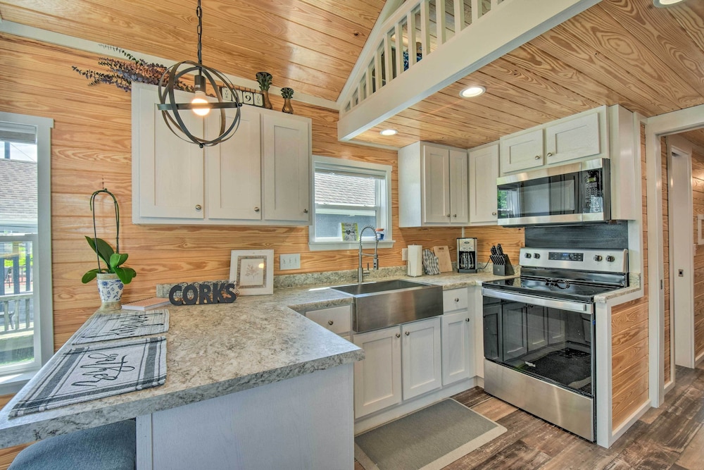 Lakeside Tiny Home Retreat w/ Pool & Hot Tub