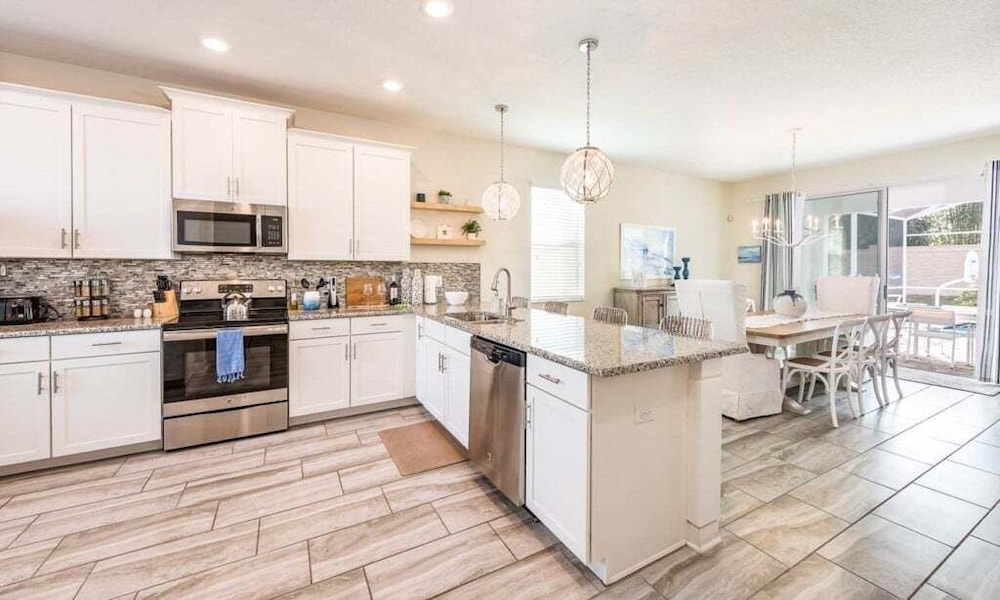Spacious 5 Bed Pool Home With Game Room 5 Bedroom Home