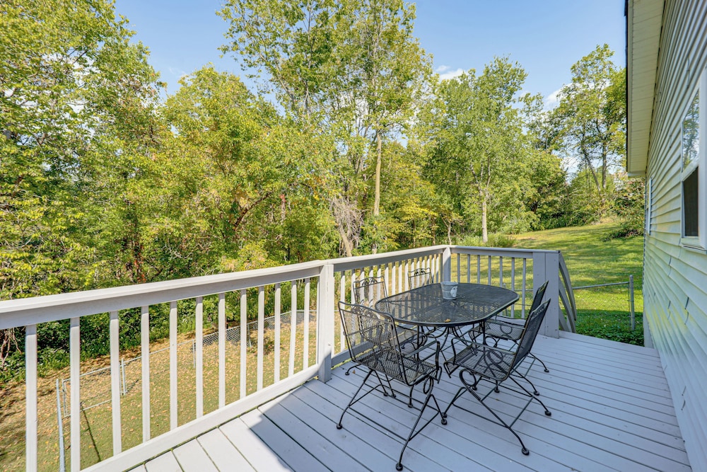 Walk to Main Street! Family Home in Williamstown