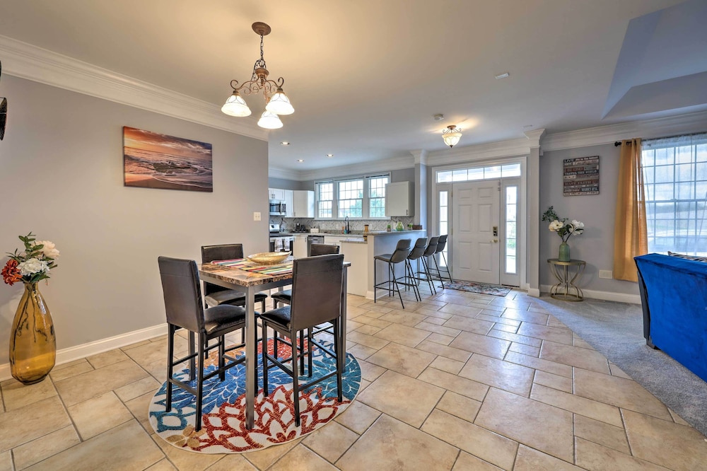 Dayton House w/ Private Hot Tub, Patio, Grill