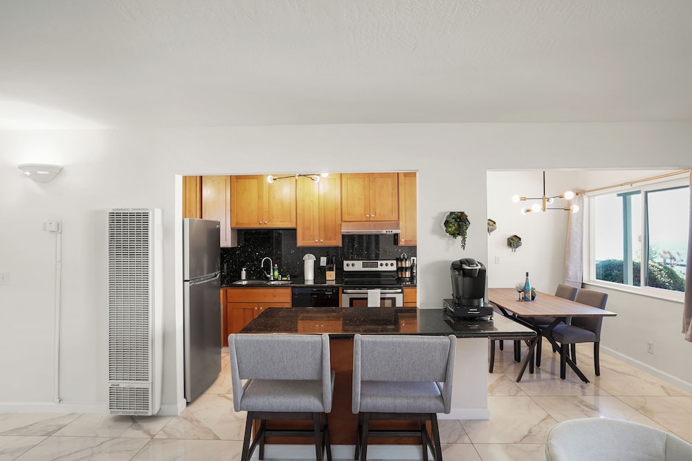 Charming 2BR Ocean Getaway in Pacifica
