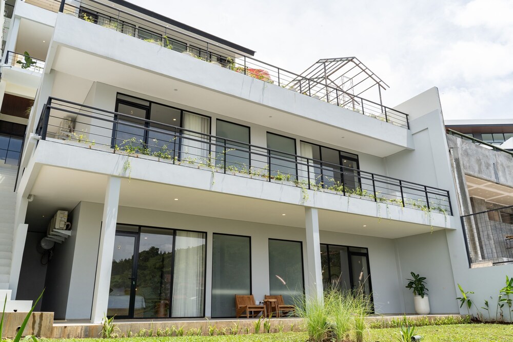 JadenHill CityView 8BR Villa Heated Pool+Movieroom view 3