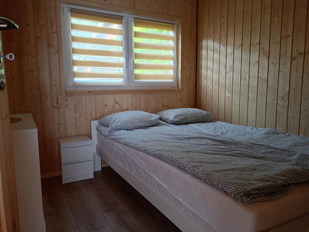 2 Bedroom Holiday Home With air Conditioning